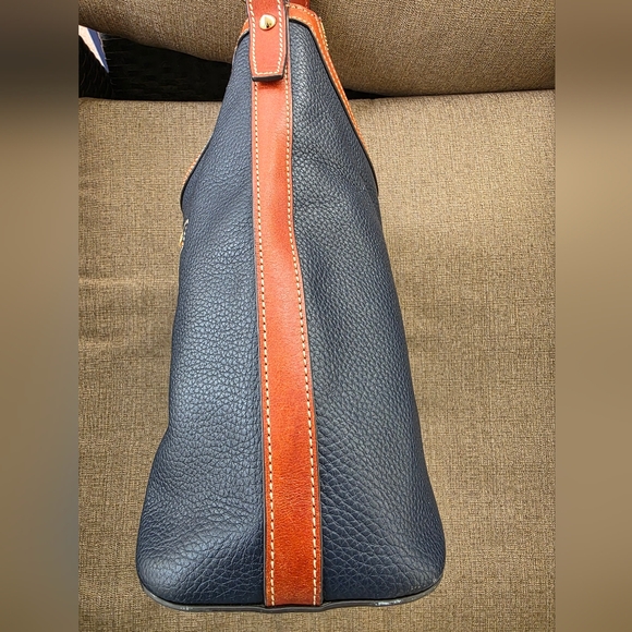 ✨️LIKE NEW✨️: DOONEY & BOURKE NAVY-BLUE & COGNAC Leather Shoulder Bag - Picture 4 of 11